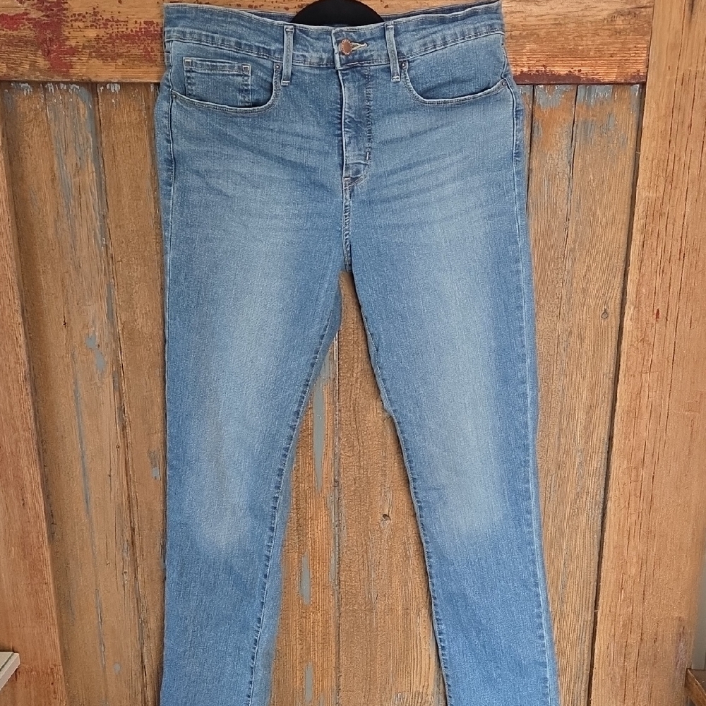 Signature by Levi Strauss & Co. Gold Label Women's Totally Shaping Strait Jeans